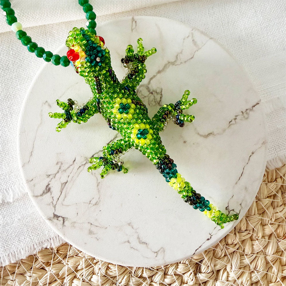 Collar iguana